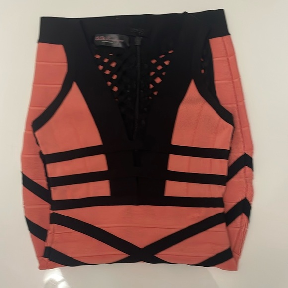 Used Celeb Boutique Beautiful Midi Dress 👗  Vestido 👗 Size XS. Sexiest dress - Picture 2 of 10